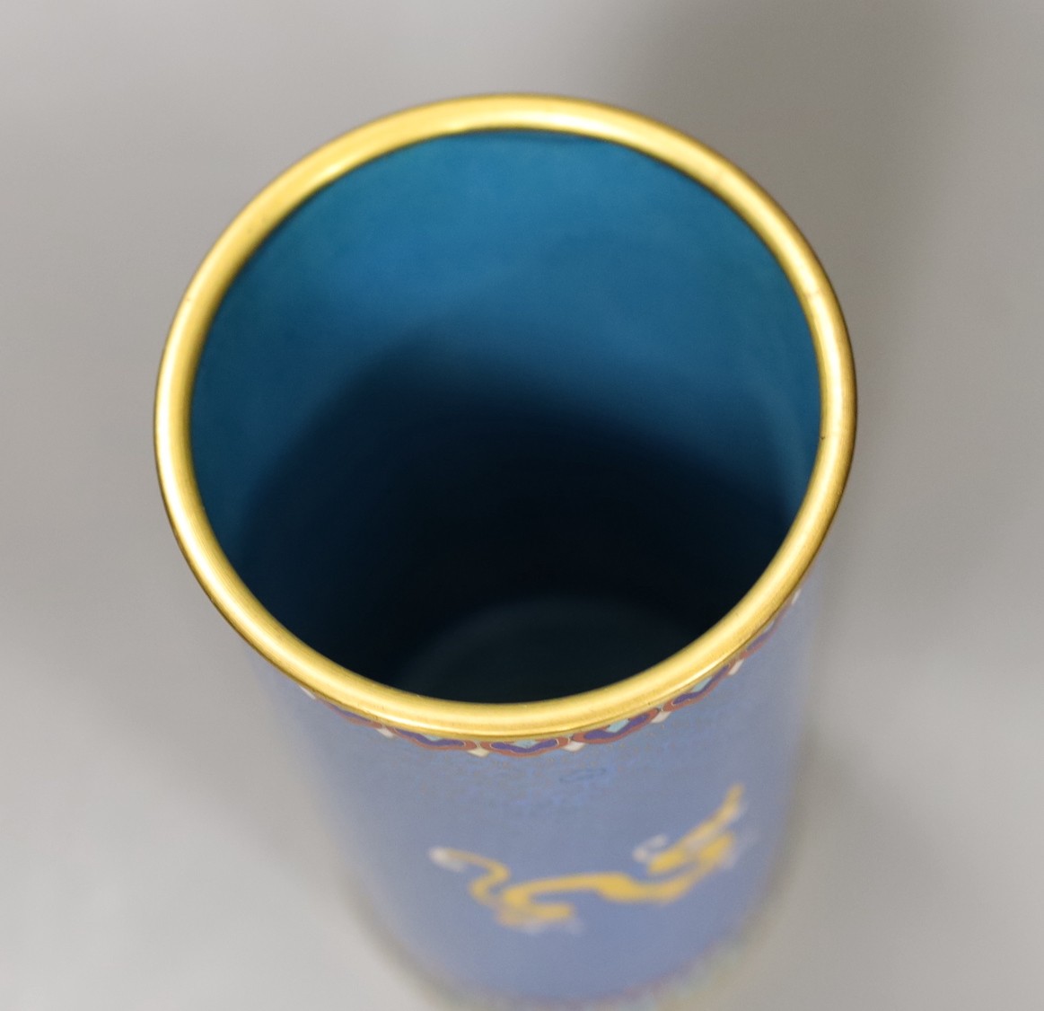 A Chinese cloisonné enamel sleeve vase, 21cm